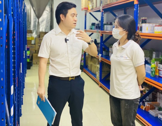 [Hậu trường] Kascom làm việc với đại diện nhãn hàng Nature’s Way về “Quy trình nhập và bảo quản các sản phẩm” của thương hiệu